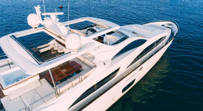 Azimut Jumbo 105ft Power Yacht