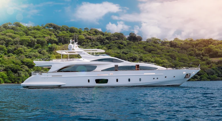 Luxury Yacht Charter Costa Rica - Azimut 105ft MegaYacht